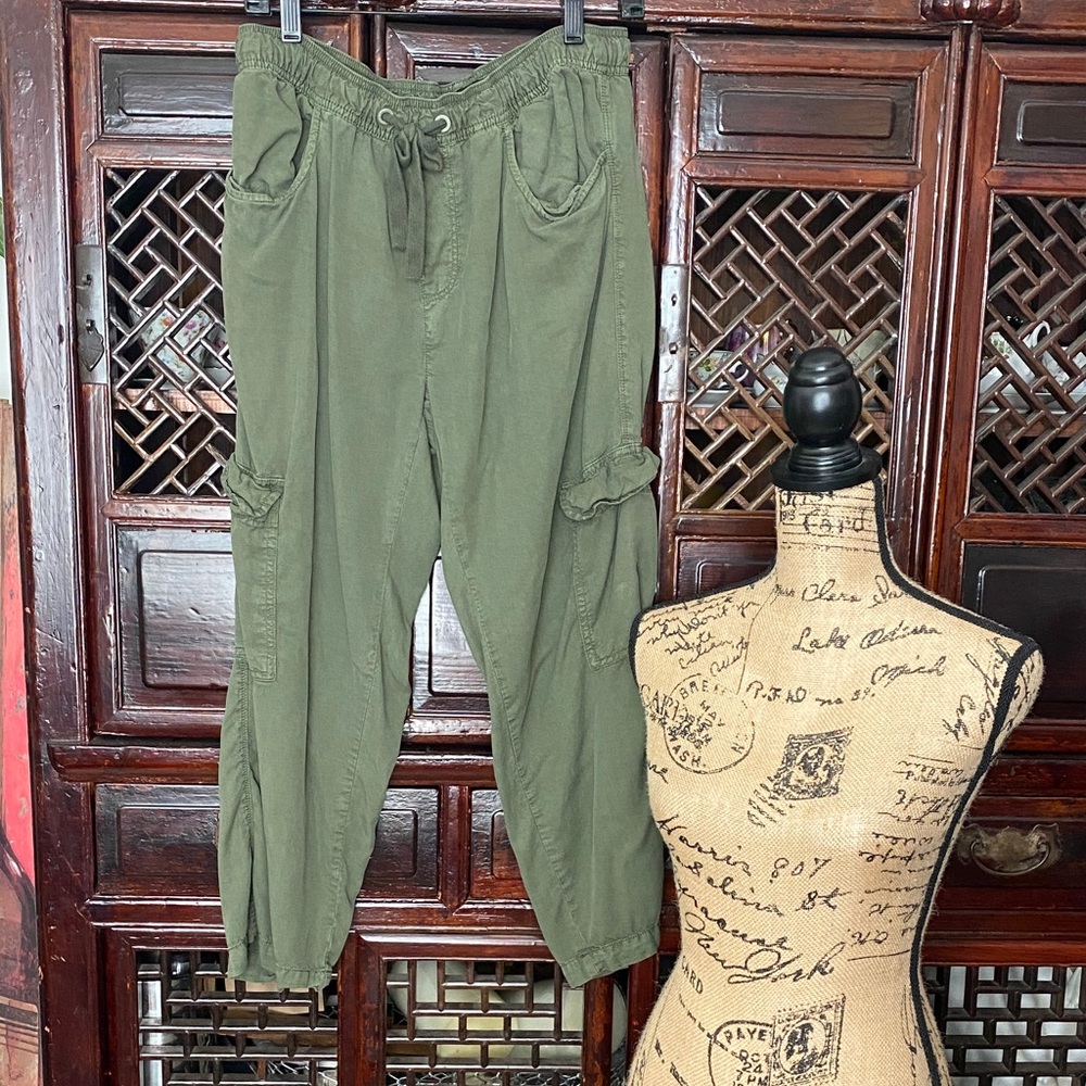 Sanctuary Olive Green Cargo cropped pant